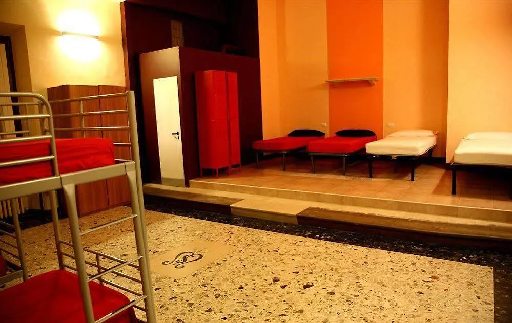 Hostel 7 Santi Firenze