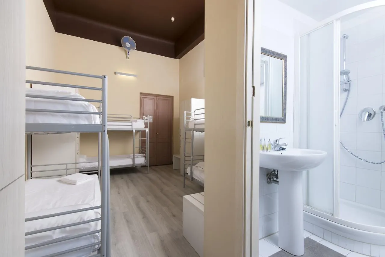 Hostel 7 Santi Florence
